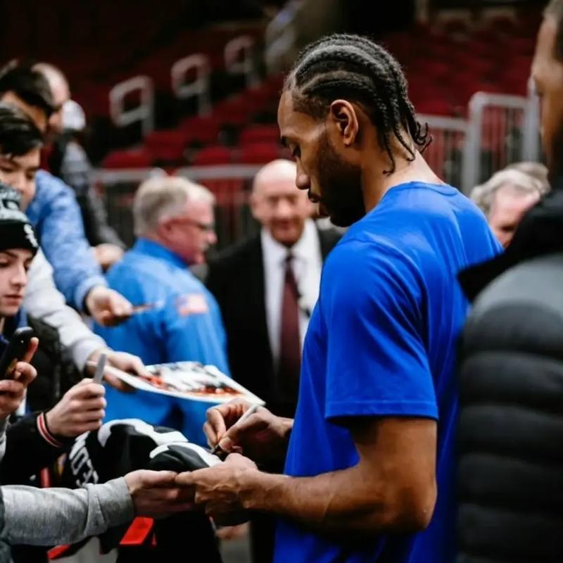 英超-B费双响姆贝莫破门芒特建功 曼联4-1狼队升至第六（英超-曼联4-1狼队升至第六：B费梅开二度，姆贝莫破门，芒特建功）