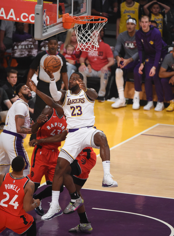 传闻：曼联、罗马和斯图加特也在关注18岁昂热前锋谢里夫（据悉，曼联、罗马与斯图加特正考察昂热18岁前锋谢里夫）