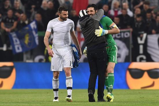 实况足球：又送高光+精选啦! 新普拉蒂尼登场!（实况足球：高光与精选再度来袭，普拉蒂尼新卡亮相！）